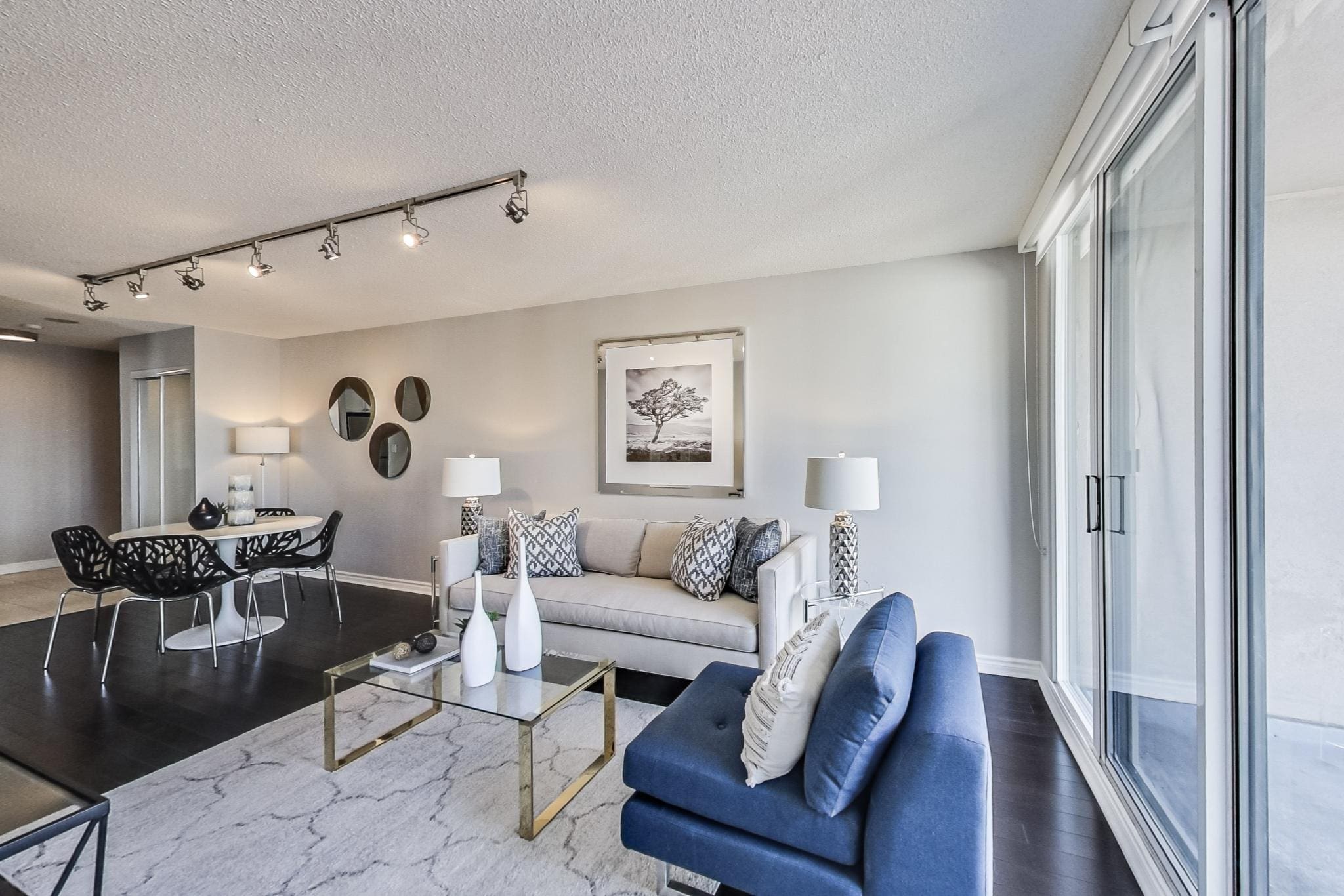 195 Merton Street Condo living room